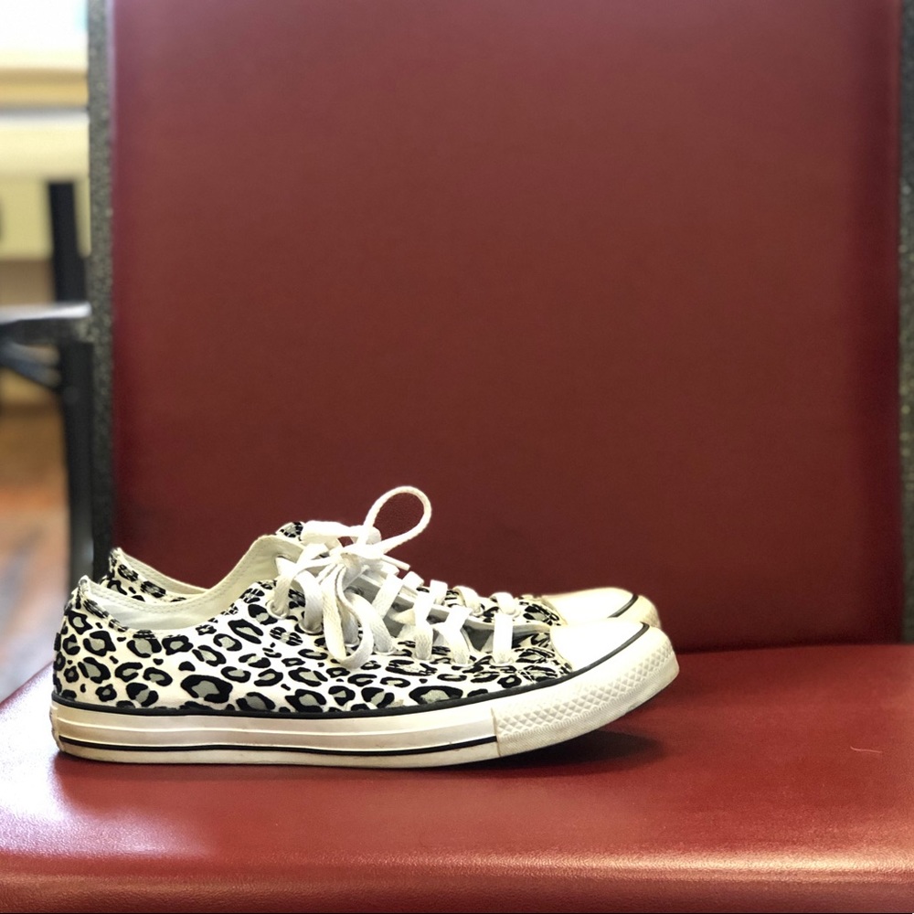 Converse barely worn